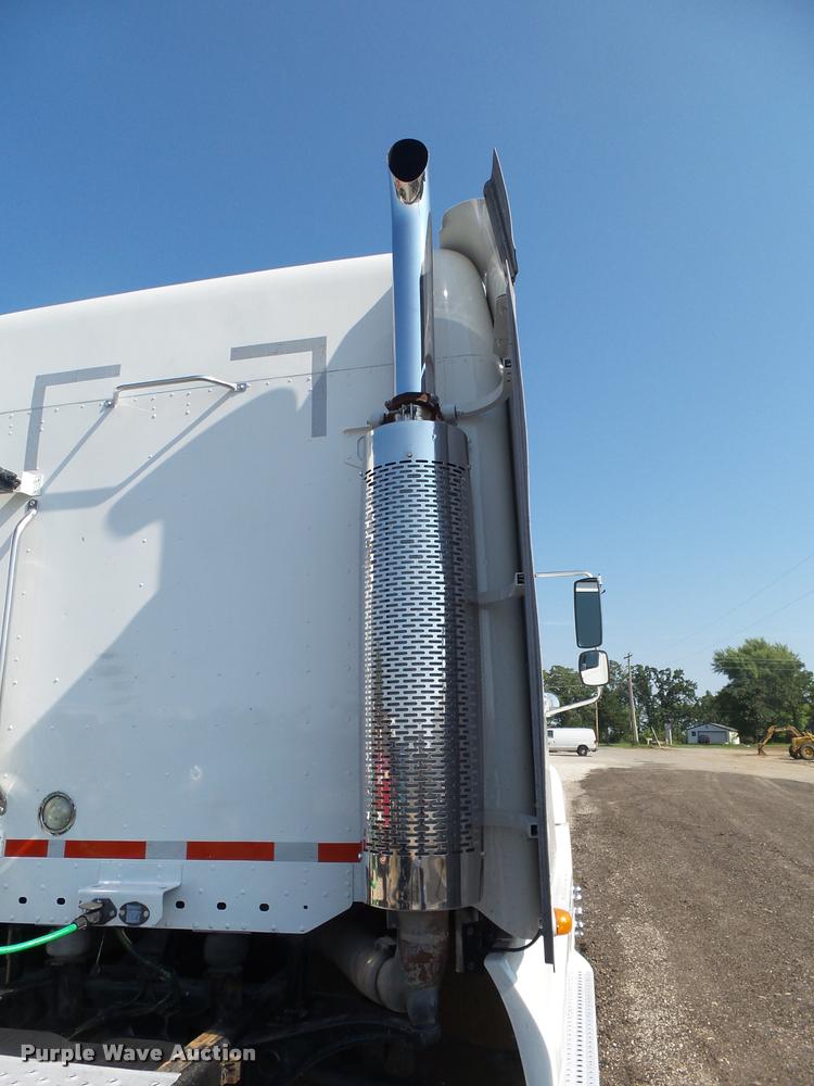 image for item DB7430 2003 Freightliner Columbia semi truck