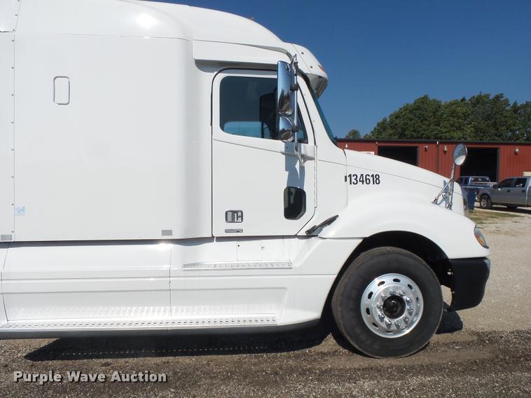 image for item DB7430 2003 Freightliner Columbia semi truck