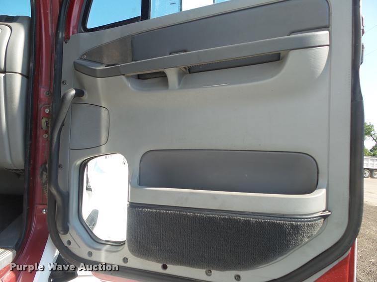 image for item DB7430 2003 Freightliner Columbia semi truck