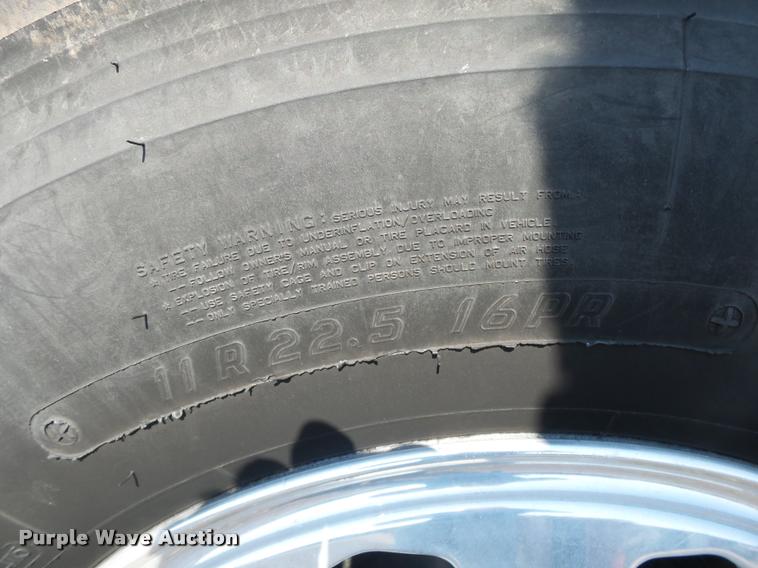 image for item DB7430 2003 Freightliner Columbia semi truck