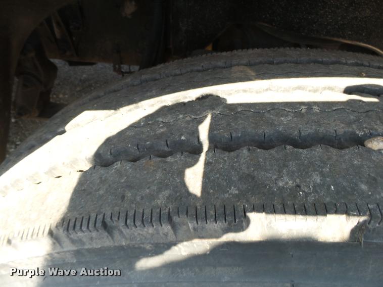 image for item DB7430 2003 Freightliner Columbia semi truck