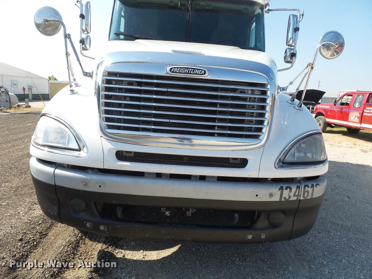 image for item DB7430 2003 Freightliner Columbia semi truck