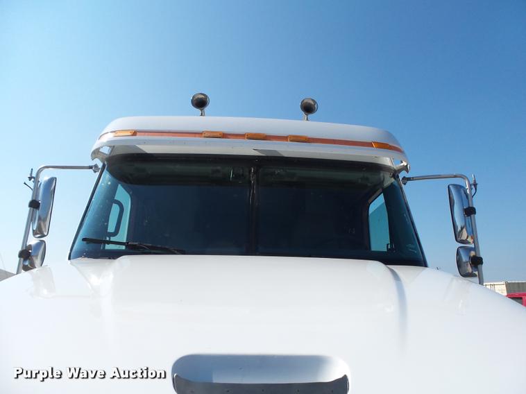 image for item DB7430 2003 Freightliner Columbia semi truck