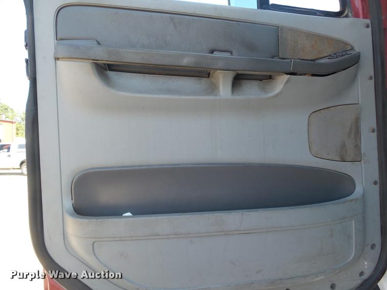 image for item DB7430 2003 Freightliner Columbia semi truck