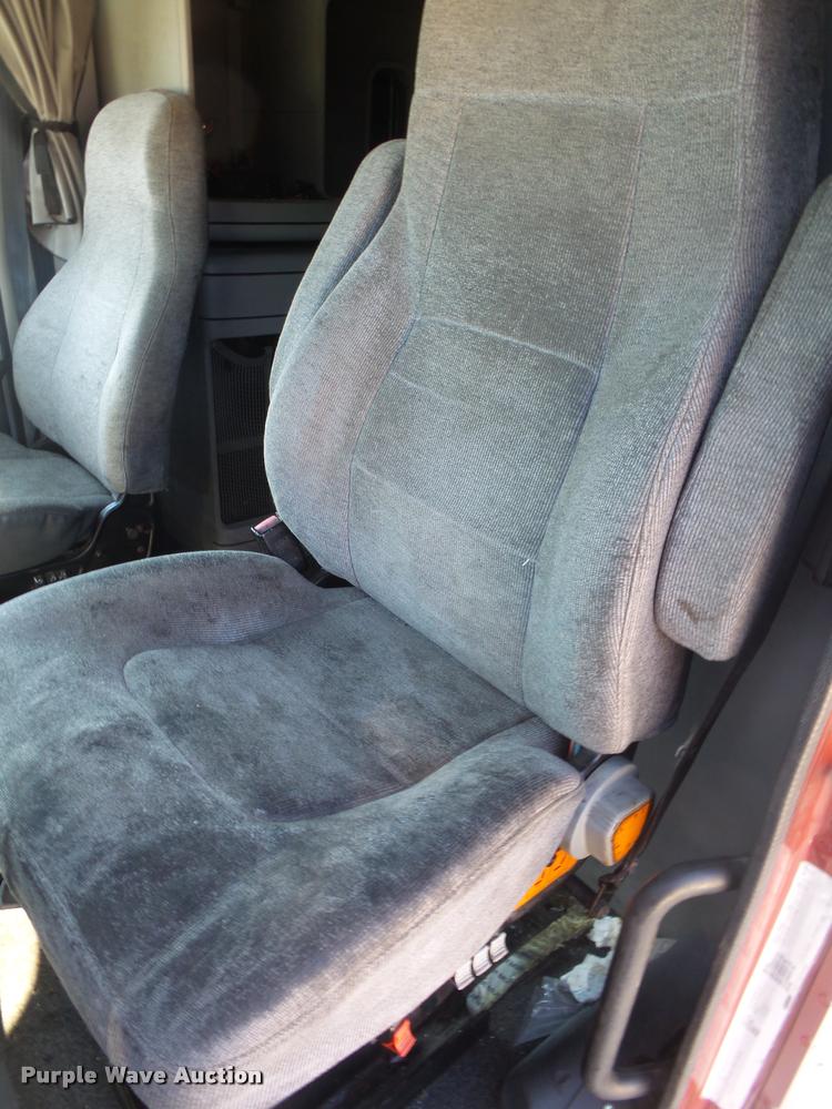 image for item DB7430 2003 Freightliner Columbia semi truck