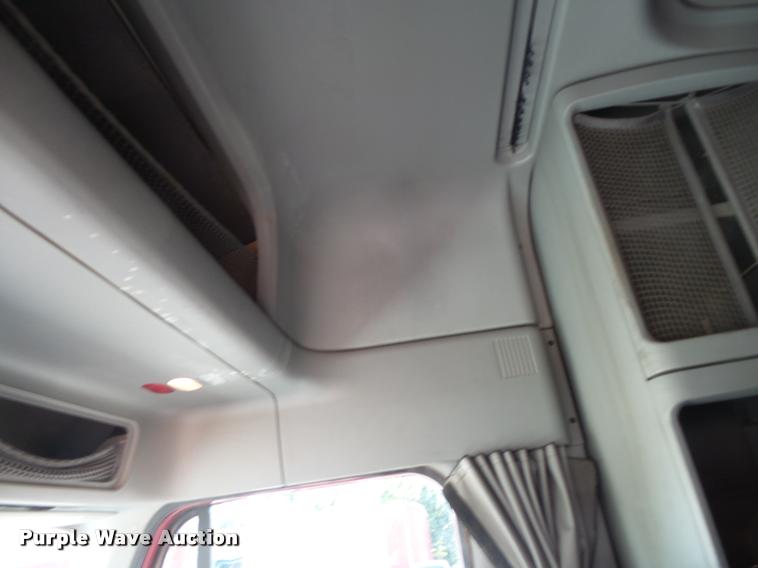 image for item DB7430 2003 Freightliner Columbia semi truck