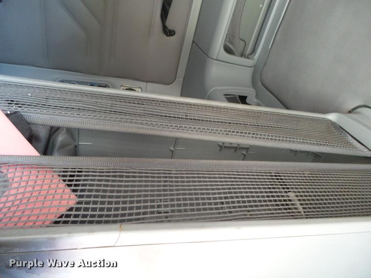 image for item DB7430 2003 Freightliner Columbia semi truck