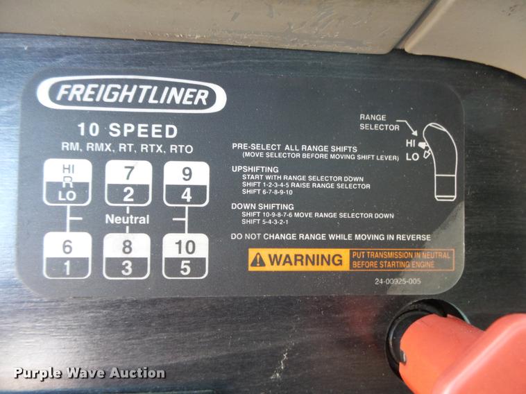 image for item DB7430 2003 Freightliner Columbia semi truck