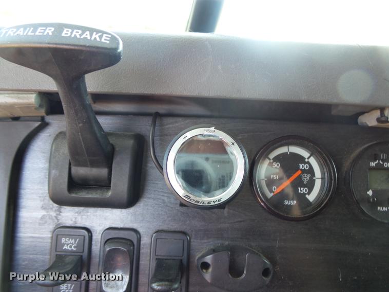 image for item DB7430 2003 Freightliner Columbia semi truck