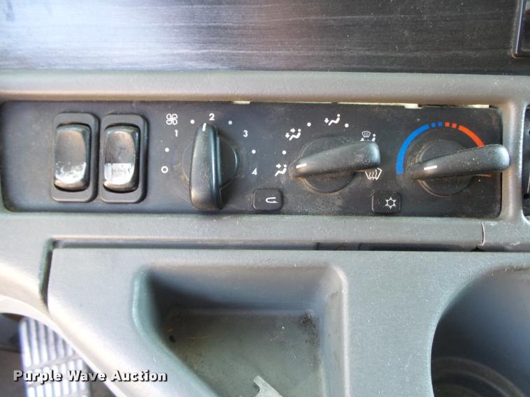 image for item DB7430 2003 Freightliner Columbia semi truck