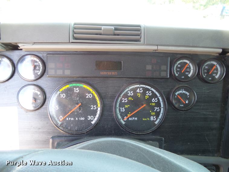 image for item DB7430 2003 Freightliner Columbia semi truck