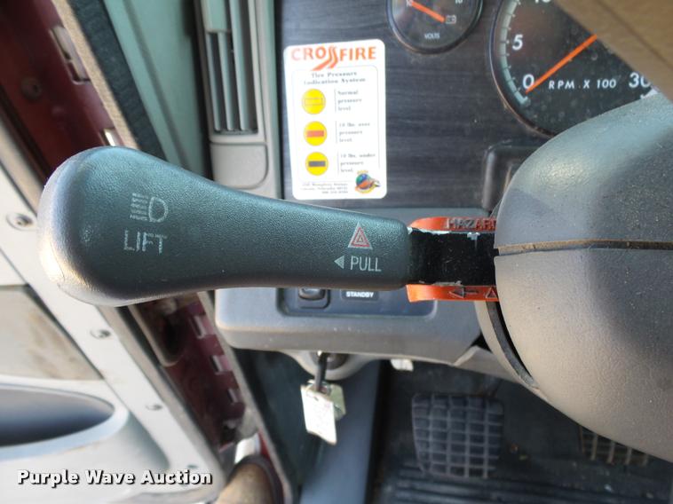 image for item DB7430 2003 Freightliner Columbia semi truck