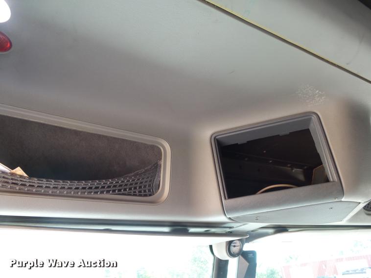 image for item DB7430 2003 Freightliner Columbia semi truck