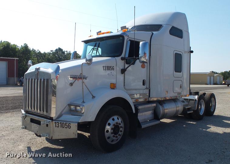 image for item DB7431 2003 Kenworth T800 semi truck