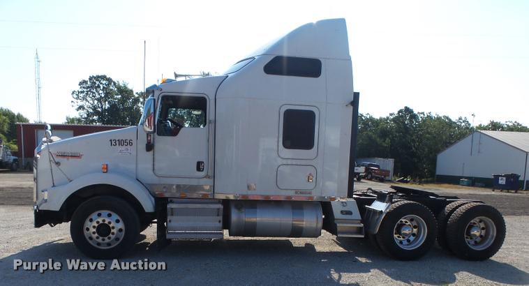 image for item DB7431 2003 Kenworth T800 semi truck