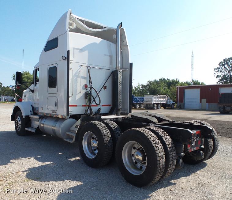 image for item DB7431 2003 Kenworth T800 semi truck