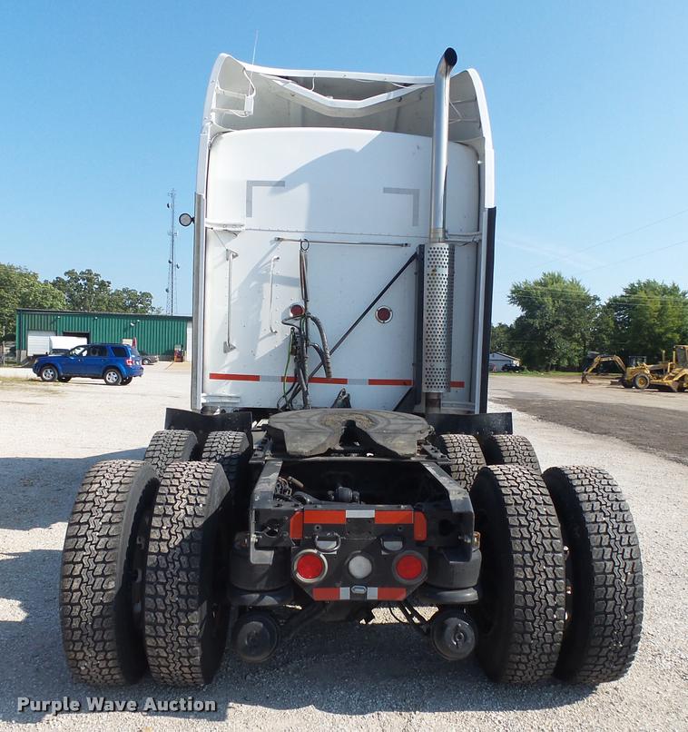 image for item DB7431 2003 Kenworth T800 semi truck