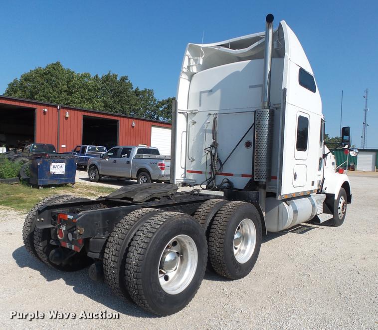 image for item DB7431 2003 Kenworth T800 semi truck