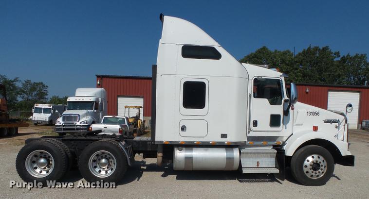 image for item DB7431 2003 Kenworth T800 semi truck