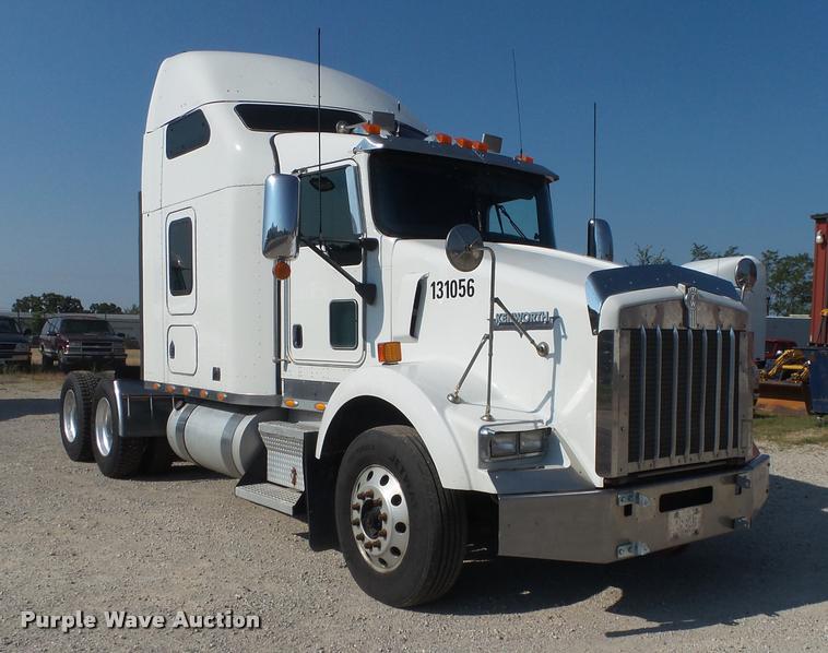 image for item DB7431 2003 Kenworth T800 semi truck