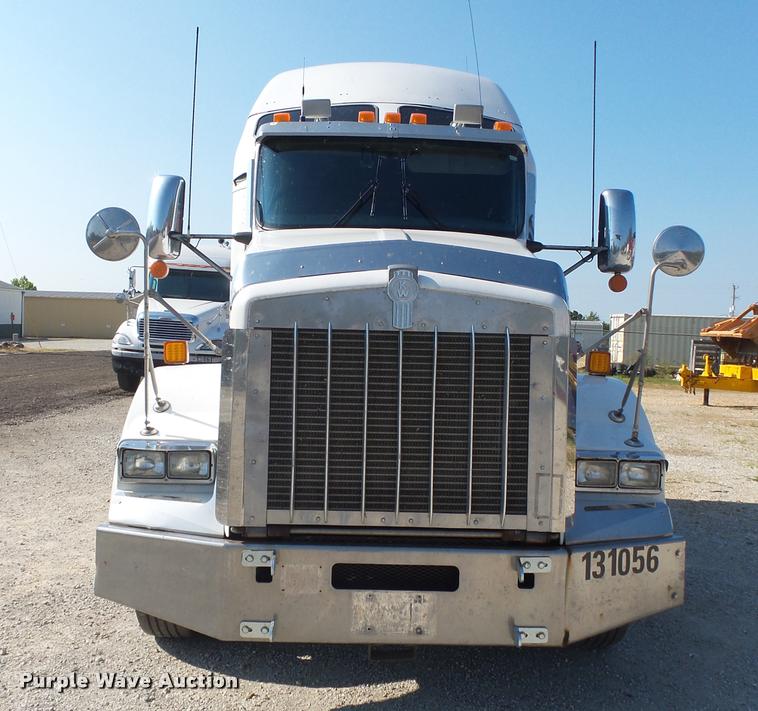 image for item DB7431 2003 Kenworth T800 semi truck