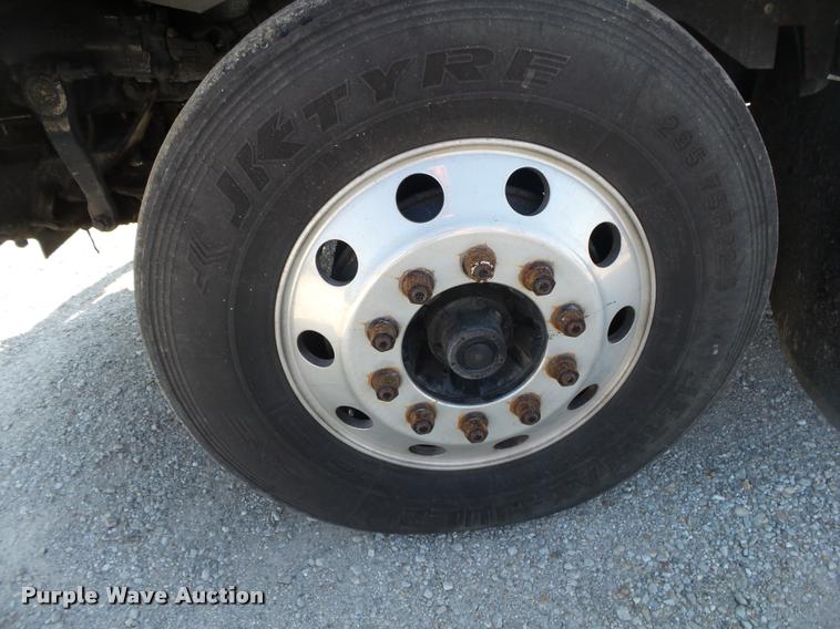 image for item DB7431 2003 Kenworth T800 semi truck