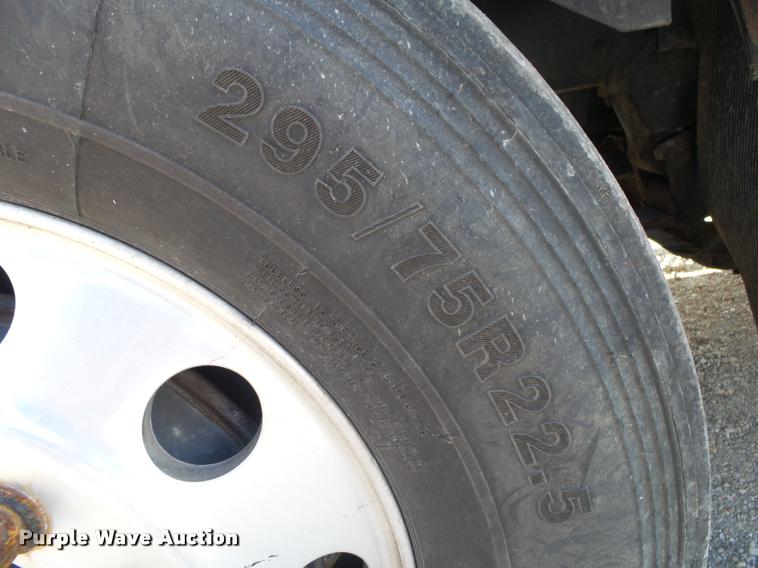 image for item DB7431 2003 Kenworth T800 semi truck