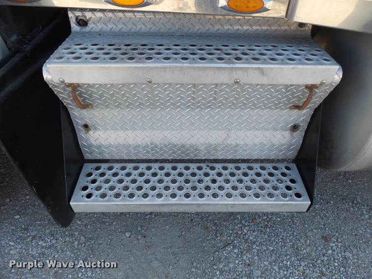 image for item DB7431 2003 Kenworth T800 semi truck