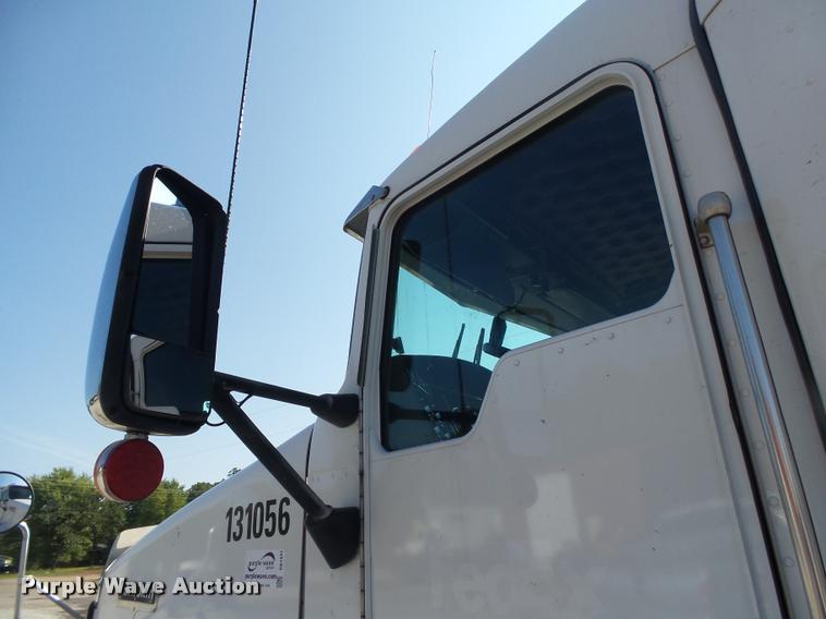 image for item DB7431 2003 Kenworth T800 semi truck