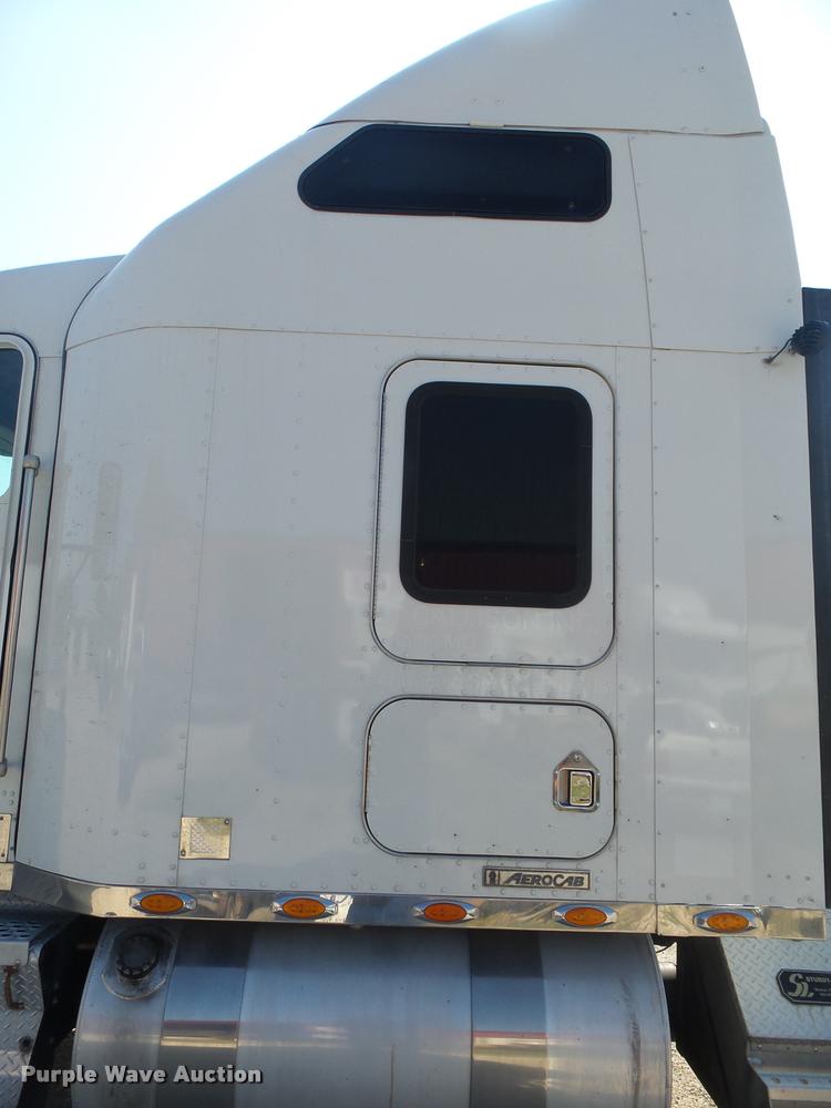 image for item DB7431 2003 Kenworth T800 semi truck