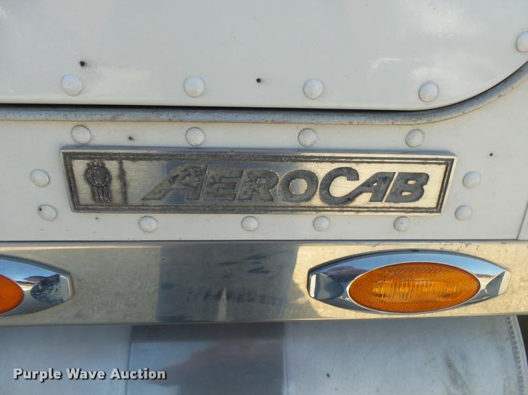 image for item DB7431 2003 Kenworth T800 semi truck