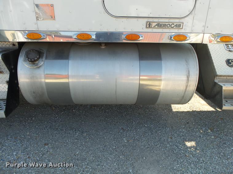 image for item DB7431 2003 Kenworth T800 semi truck