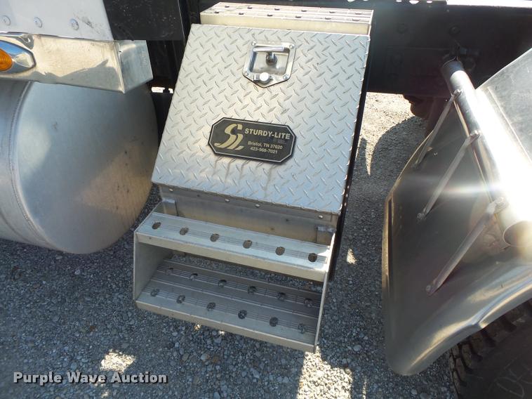 image for item DB7431 2003 Kenworth T800 semi truck