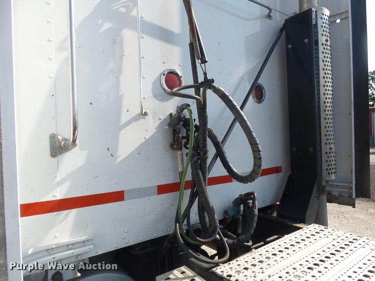 image for item DB7431 2003 Kenworth T800 semi truck