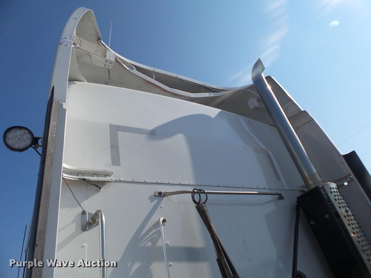 image for item DB7431 2003 Kenworth T800 semi truck