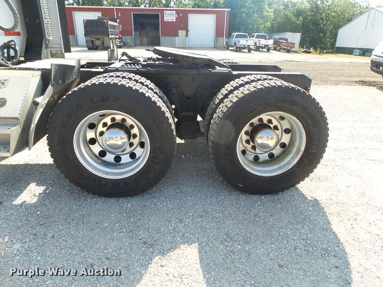 image for item DB7431 2003 Kenworth T800 semi truck