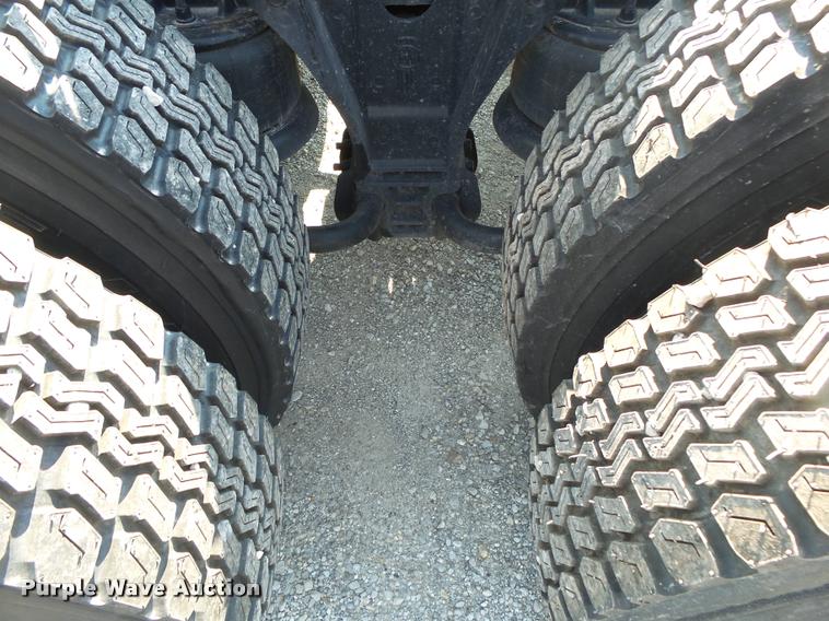 image for item DB7431 2003 Kenworth T800 semi truck