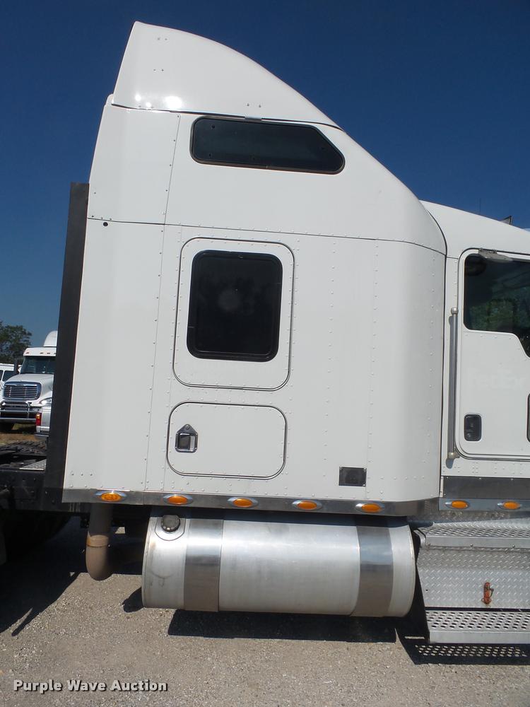 image for item DB7431 2003 Kenworth T800 semi truck