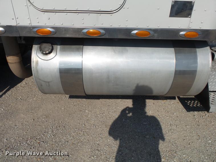 image for item DB7431 2003 Kenworth T800 semi truck