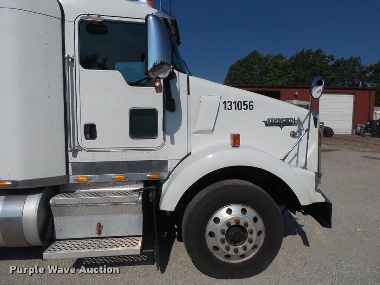 image for item DB7431 2003 Kenworth T800 semi truck