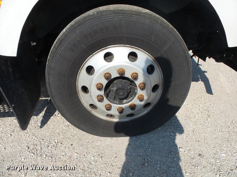 image for item DB7431 2003 Kenworth T800 semi truck