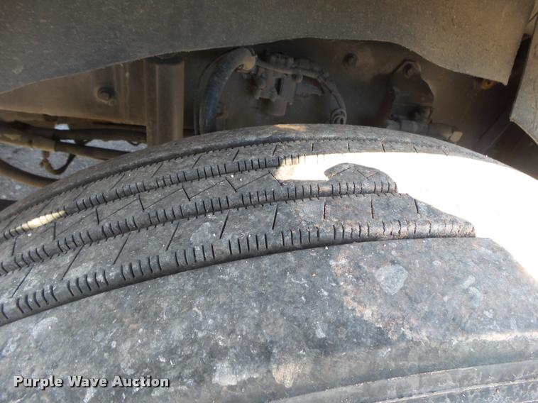 image for item DB7431 2003 Kenworth T800 semi truck