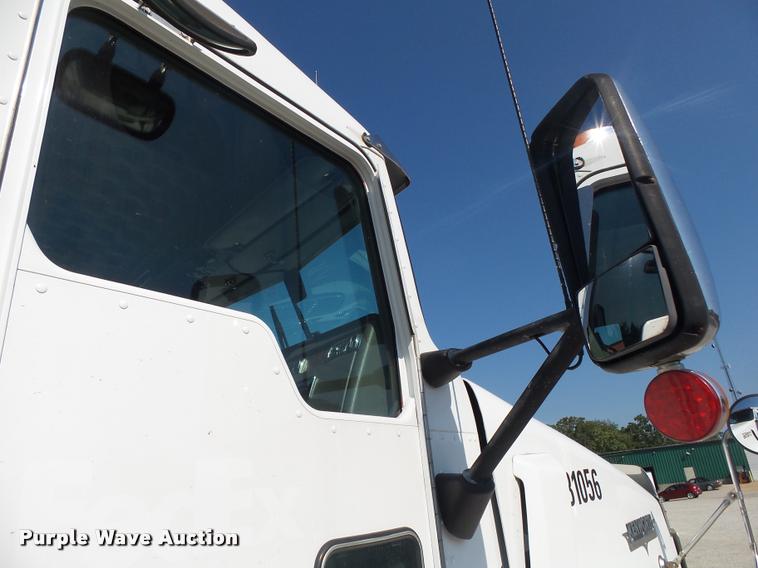 image for item DB7431 2003 Kenworth T800 semi truck