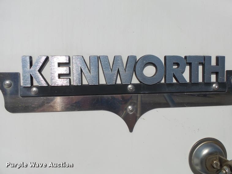 image for item DB7431 2003 Kenworth T800 semi truck