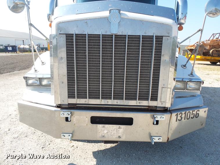 image for item DB7431 2003 Kenworth T800 semi truck