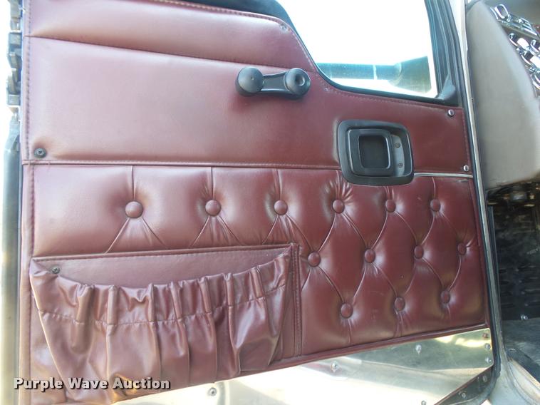 image for item DB7431 2003 Kenworth T800 semi truck