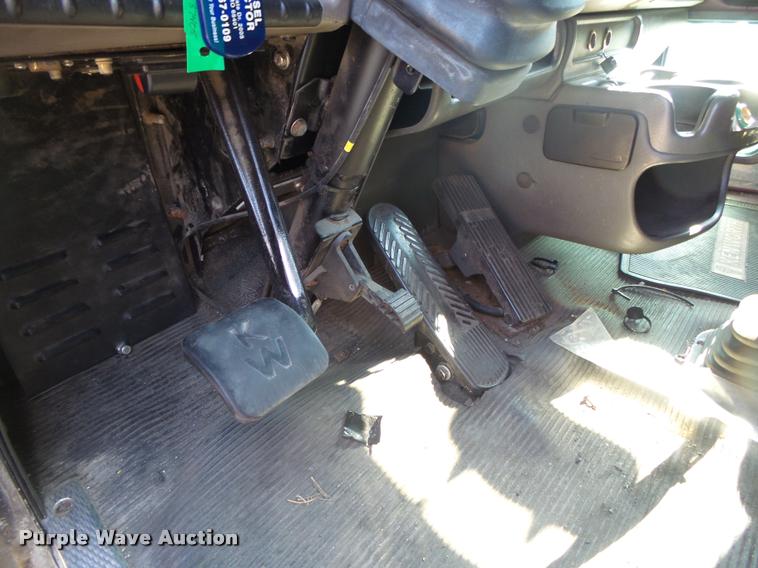 image for item DB7431 2003 Kenworth T800 semi truck