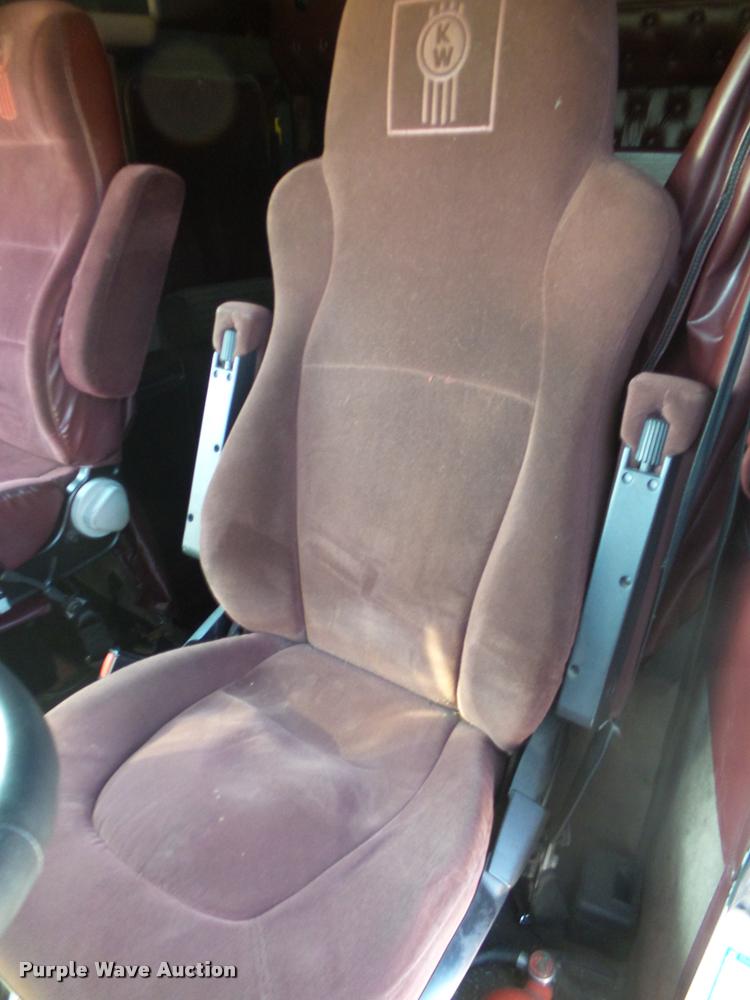 image for item DB7431 2003 Kenworth T800 semi truck