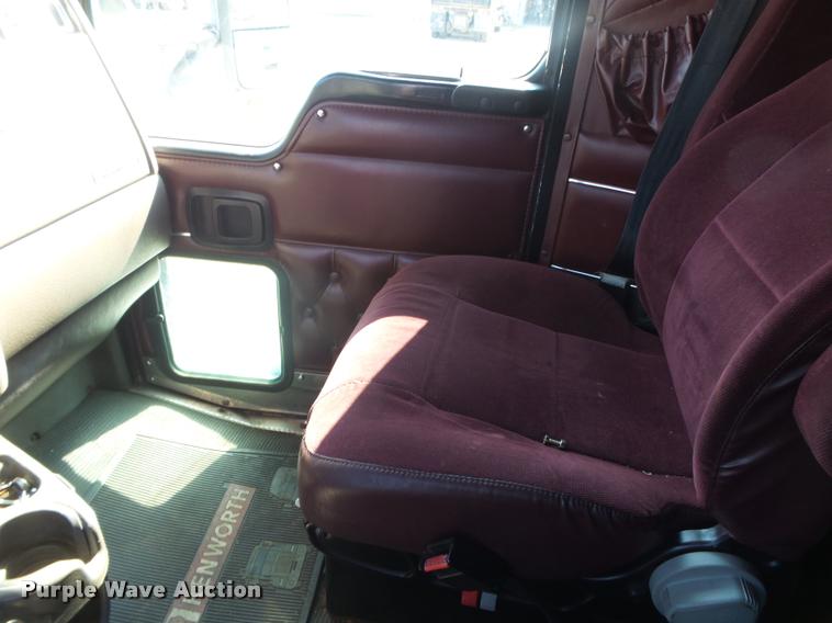 image for item DB7431 2003 Kenworth T800 semi truck