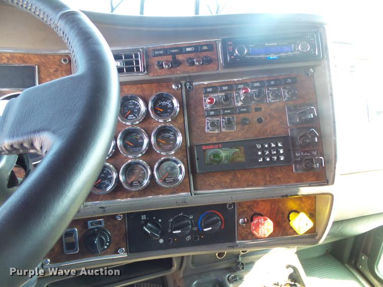 image for item DB7431 2003 Kenworth T800 semi truck